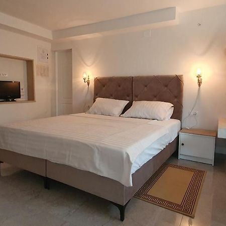 Aneli Rooms & Apartament Ровінь Екстер'єр фото