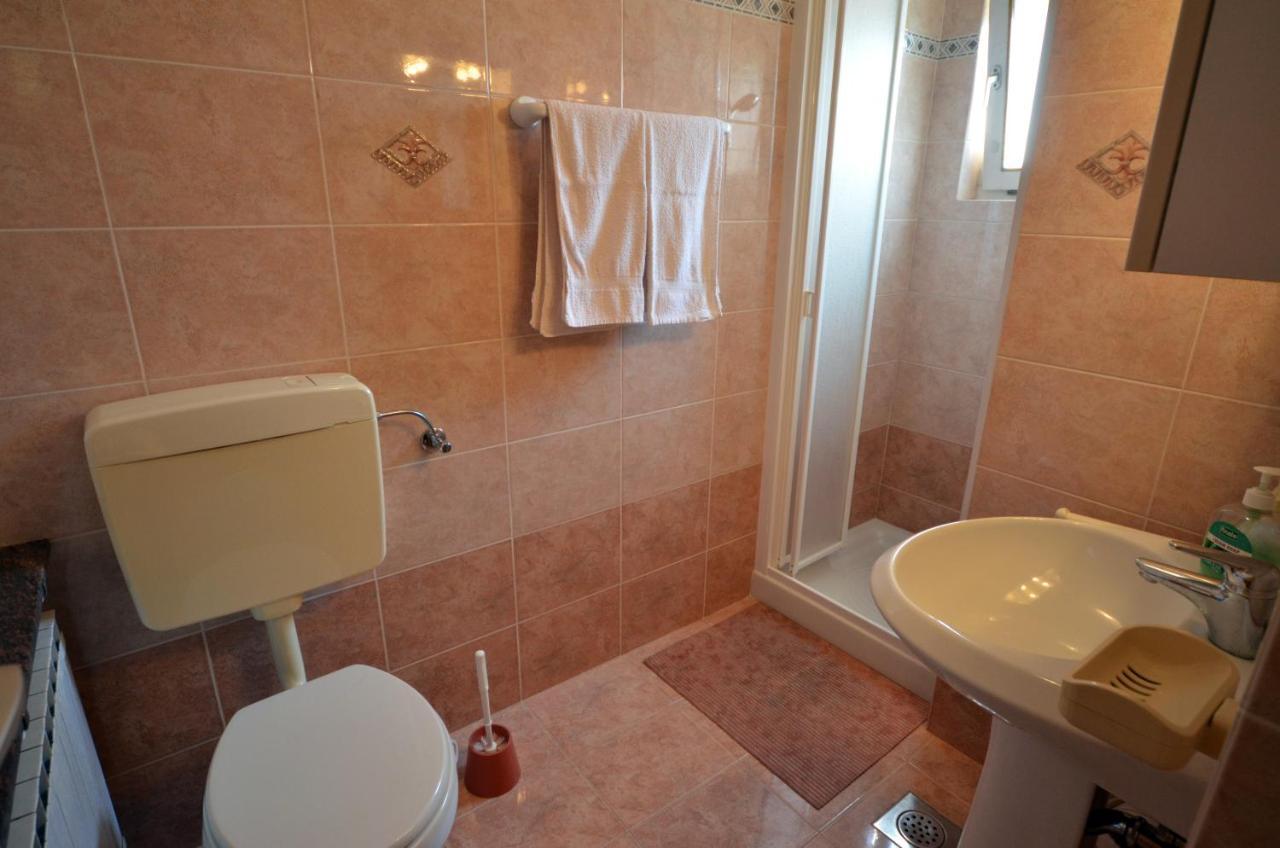 Aneli Rooms & Apartament Ровінь Екстер'єр фото
