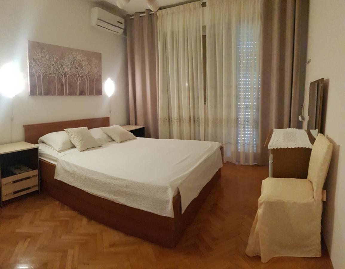 Aneli Rooms & Apartament Ровінь Екстер'єр фото