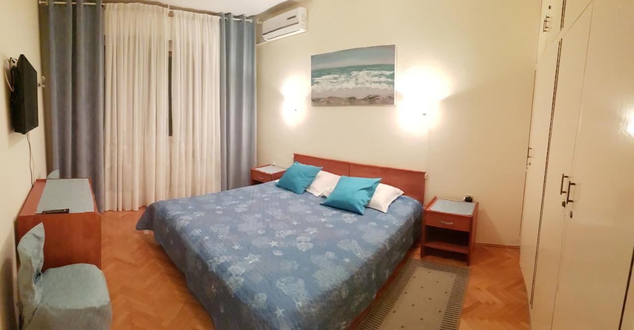 Aneli Rooms & Apartament Ровінь Екстер'єр фото