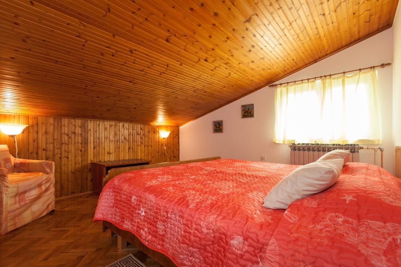 Aneli Rooms & Apartament Ровінь Екстер'єр фото