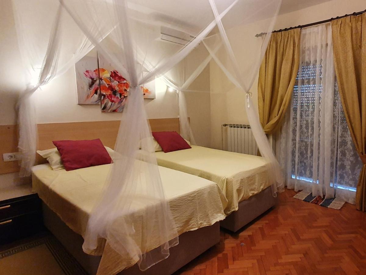 Aneli Rooms & Apartament Ровінь Екстер'єр фото