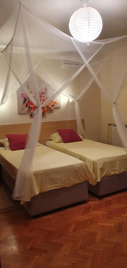 Aneli Rooms & Apartament Ровінь Екстер'єр фото
