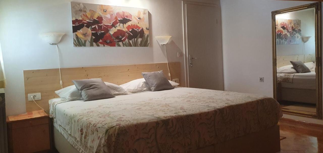 Aneli Rooms & Apartament Ровінь Екстер'єр фото