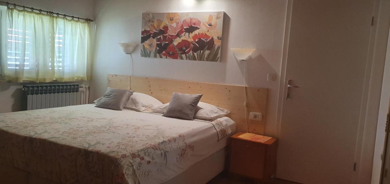 Aneli Rooms & Apartament Ровінь Екстер'єр фото