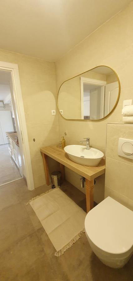 Aneli Rooms & Apartament Ровінь Екстер'єр фото