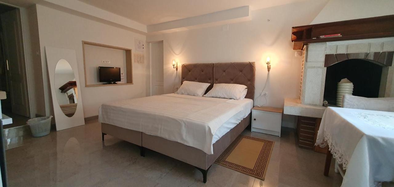 Aneli Rooms & Apartament Ровінь Екстер'єр фото